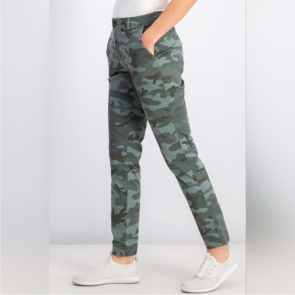 GAP Olive Green camo Girlfriend Chino Pants size 6